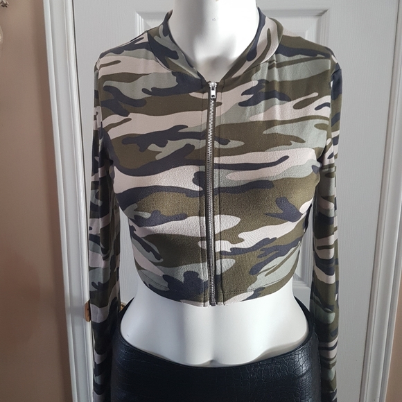 Camoflouge zipper crop top
